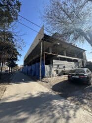 продаю дом под бизнес бишкеке: Нежилое помещение, Ахунбаева 24 х Шукурова 3 этажа 900м.кв, участок 4 — 1