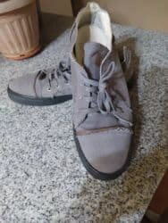 Продаю кеды42-42,5в отличном состоянии цвет серый . Смотреть