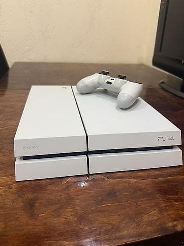 черные часы: Игровая приставка Sony PlayStation 4 (белая) Комплектация: - Консоль — 2