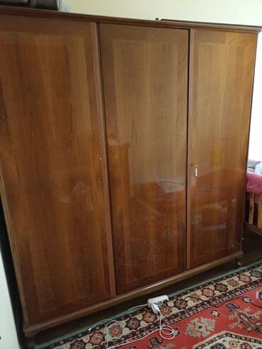 шкаф румыния: Шифоньер из орехового дерева, производство Болгария, в хорошем — 1