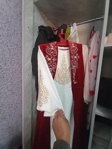 джинсы 34: Национальный женский комплект: длинное платье с вышивкой + бархатный — 4