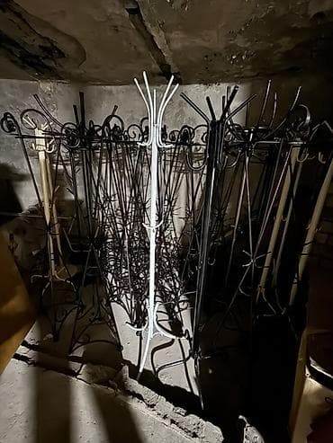 Кованые напольные вешалки для одежды - Материал: металл