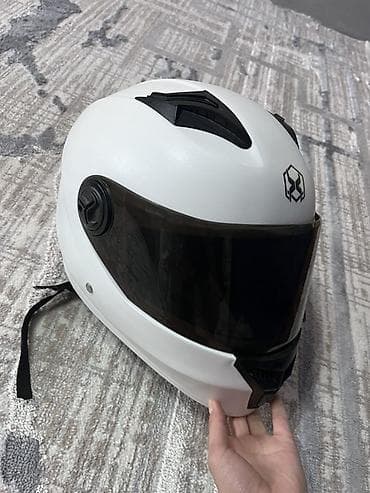 визоры: Мотошлем интегральный, цвет белый с черными элементами. - Тип — 3