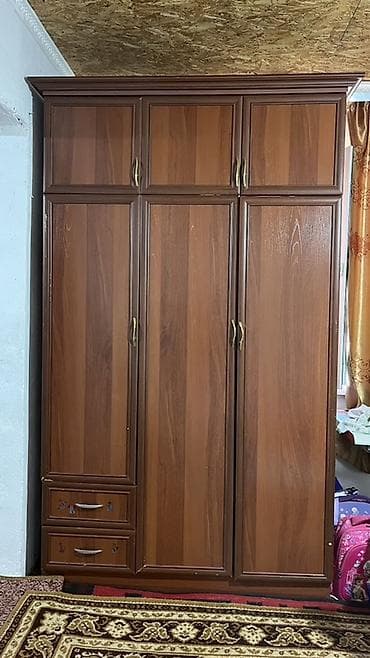 Шкаф для одежды, классический, из ЛДСП под древесину (тёплый орех) — 1