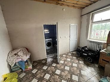 скупка домов: Продается большой 2х этажный дом .В городе Каракол участок 5сотых дом — 8