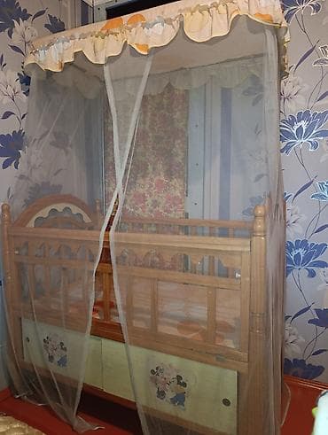 Детская кроватка с балдахином и москитной сеткой. - Материал
