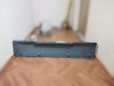 yaris: Накладка крышки багажника Toyota, 2001 г., Б/у, Оригинал — 3