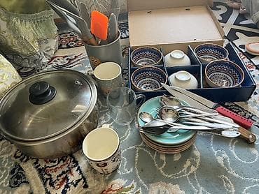куханный мебель: Набор кухонной утвари и посуды Состав: - Кастрюля/ковш из нержавеющей — 2