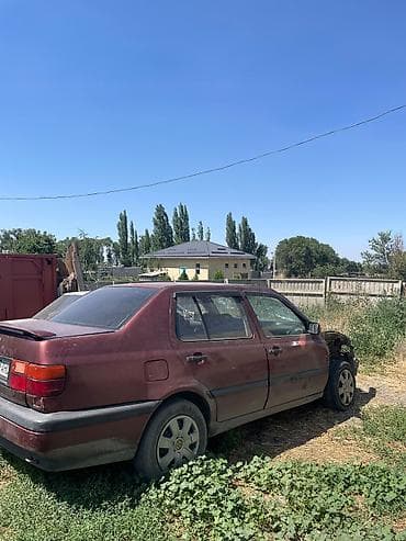 салквн тор: Volkswagen Vento: 1992 г., 2 л, Механика, Бензин, Седан — 4