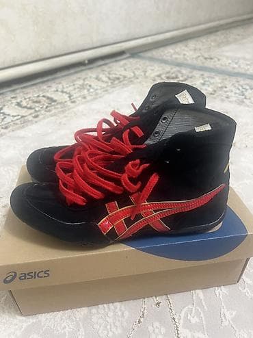 Спорт и отдых: Борцовка ASICS Почти новый четыре раза одевали Причина продажи малый — 2