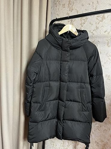 Жеке буюмдар: Пуховик черный, удлиненный, с капюшоном. Размер 48 Особенности: - — 1