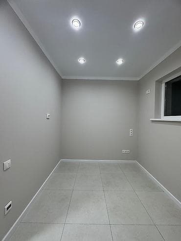 5 микрорайон: 1 комната, 13 м², 106 серия улучшенная, Цокольный этаж этаж, Дизайнерский ремонт — 3