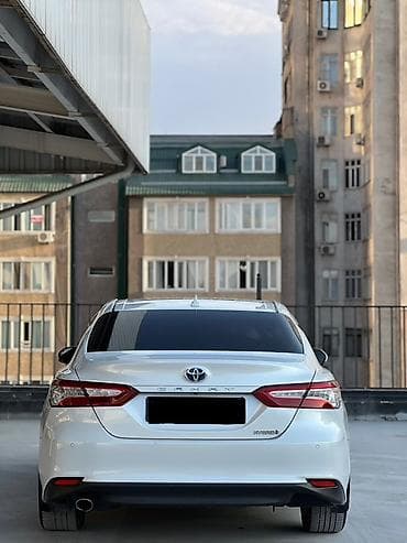 Toyota Camry: 2017 г., 2.5 л, Вариатор, Гибрид, Седан — 3