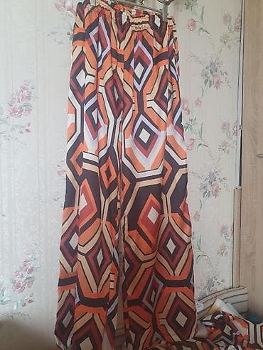 Продаю Новый шикарный стильный шелковый костюм.Размер на 46,48 и 50 — 4