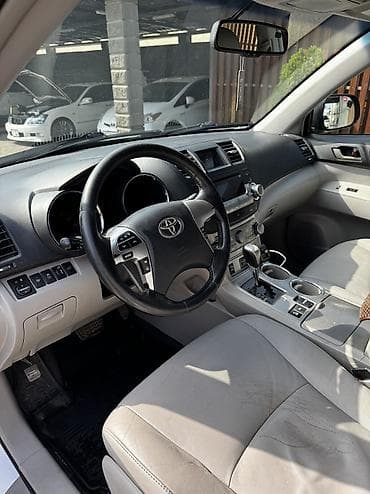 mazda 3: Toyota Highlander: 2011 г., 3.5 л, Автомат, Бензин, Внедорожник — 7