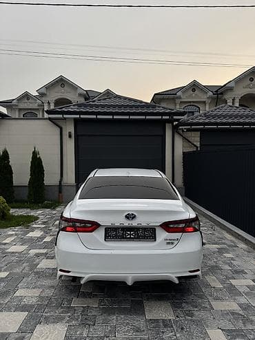 жели: Toyota Camry: 2021 г., 2.5 л, Автомат, Гибрид, Седан — 6