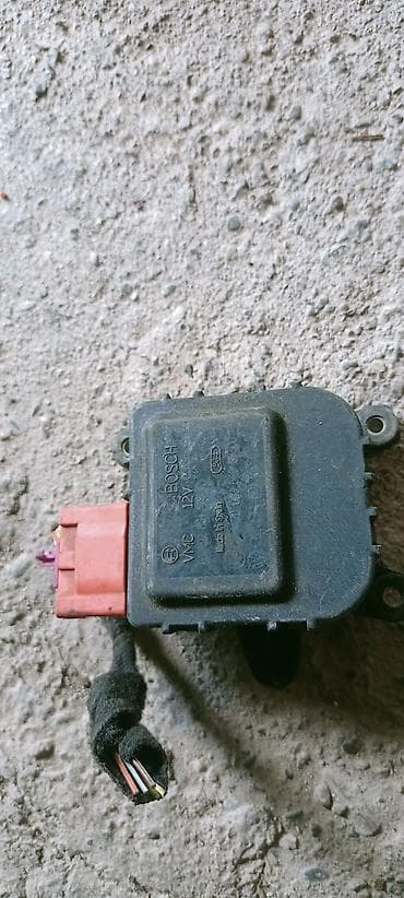 авто элек: Электропривод заслонки отопителя + реле - Электропривод Bosch, 12V — 4