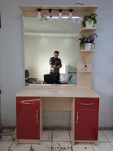 парикмахерские зеркало: Парикмахерский/визажный стол с большим зеркалом и подсветкой — 1