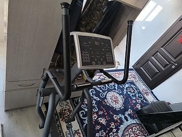 Эллиптический тренажёр (орбитрек) с электронным консольным at lalafo.kg Эллиптический тренажёр (орбитрек) с электронным консольным