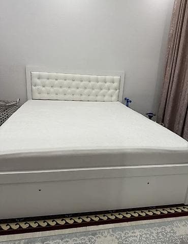 bed sheet: СРОЧНО ПРОДАЮ ‼️‼️

Двухспальная кровать — 3
