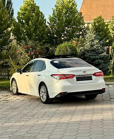 Toyota Camry: 2018 г., 2.5 л, Автомат, Бензин, Седан — 4