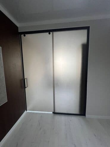 двери мешкомнатный: Межкомнатная дверь со стеклом, Алюминий, Двустворчатая, цвет - Черный — 1