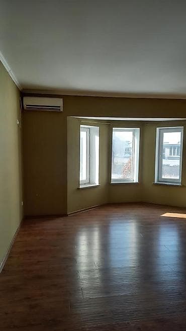 Квартиры: Аренда офисов, 233 м², В частном доме, С видом на горы, 1 линия, С оборудованием — 1