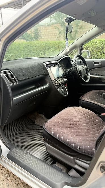 Продажа авто: Honda Stream: 2002 г., 1.7 л, Автомат, Бензин, Минивэн — 5