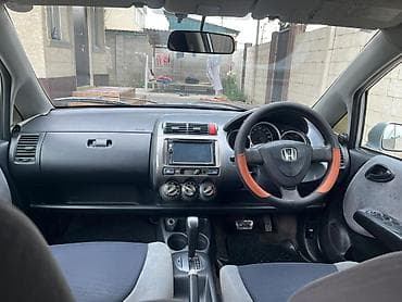Honda Fit: 2001 г., 1.3 л, Вариатор, Бензин, Хэтчбэк — 5