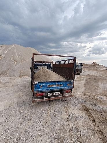 Песок и щебень для строительства - Поставка с карьера: насыпной песок at lalafo.kg Песок и щебень для строительства - Поставка с карьера: насыпной песок