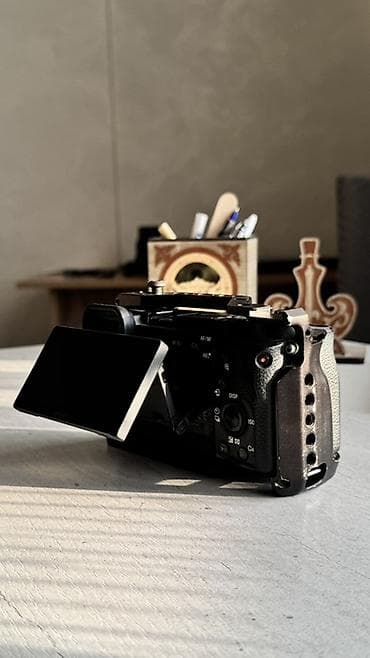 memory stick: Беззеркальная камера Sony A6600 в защитной клетке +батарейка — 6