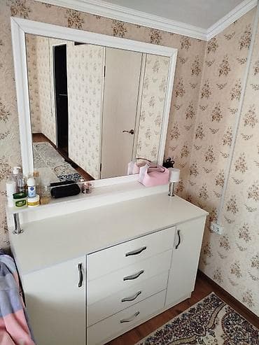 комод каракол: Даараткана үчүн үстөл, Колдонулган, Күзгүсү менен, түсү - Ак, Башка материал — 4