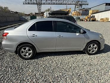 e6 3: Toyota Yaris: 2008 г., 1.3 л, Автомат, Бензин, Седан — 4