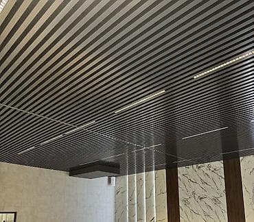 подвесной потолок: Реечный потолок (грильято/linea) из металла для общественных и частных — 1