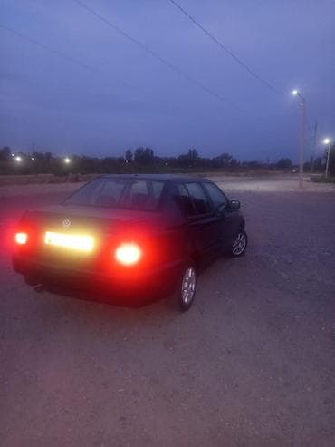 Транспорт: Volkswagen Vento: 1996 г., Механика, Бензин, Седан — 4