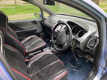 сидение субару: Honda Fit: 2002 г., 1.3 л, Вариатор, Бензин, Хэтчбэк — 6