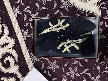 Мырзалардын бут кийими: Кроссовки Asics (модель J902Y) — черные с золотыми полосами — 1