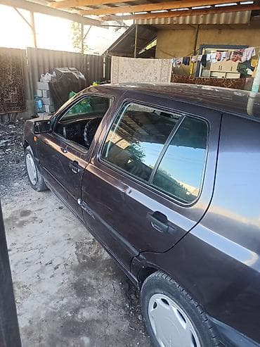 Volkswagen Golf: 1992 г., 1.8 л, Механика, Бензин, Хэтчбэк — 1