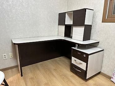 Терезелер жана комплектөөчүлөр: Компьютердик үстөлү, Бурчтуу — 1