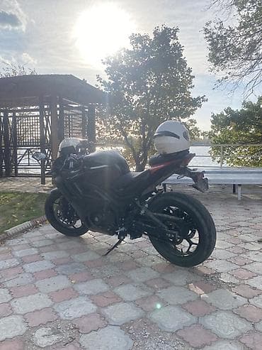 subaru foreste: Спортивный мотоцикл в чёрно‑красной расцветке. Механика 6ти ступка — 4