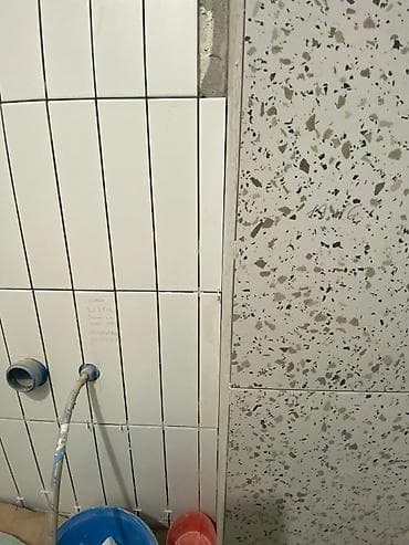 Услуги по строительству и ремонту: Укладка плитки на стену, Укладка плитки на пол, Укладка плитки в ванной | Керамогранитая плитка, Мозаичная плитка, Стеклянная плитка | Вертикальная укладка, Диагональная укладка, Раскладка в разбежку Больше 6 лет опыта — 9