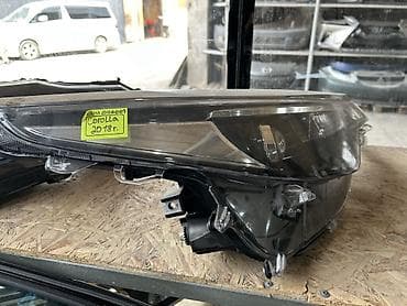 Передняя левая фара Toyota 2018 г., Оригинал