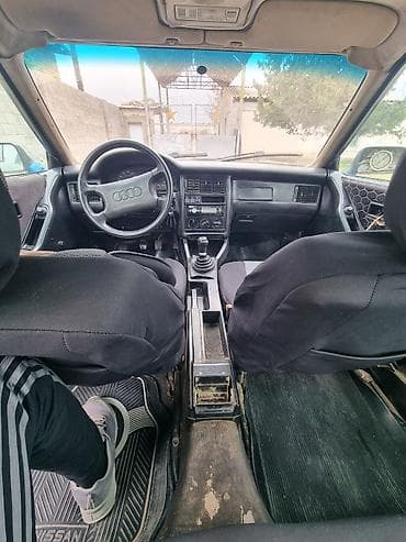 трактир 82: Audi 80: 1993 г., 1.8 л, Ручные, Бензин, Седан — 5