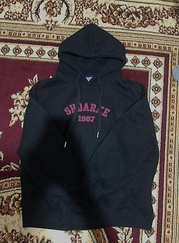 Куртки: Худи с капюшоном SHDARKL 1987 - Цвет: черный - Принт: бордовые буквы — 1