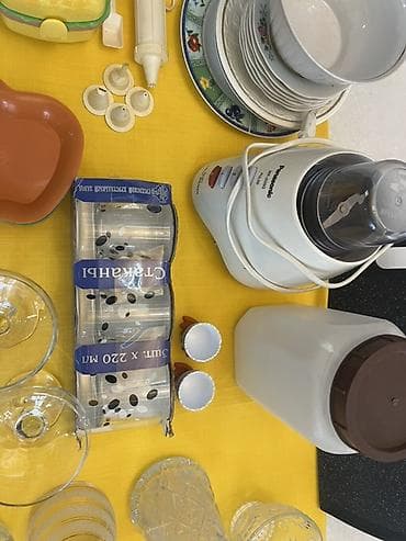 декоративные столы: Большой набор кухонной утвари и посуды Состав (по фото): - Стеклянные — 5