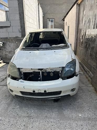 стекла на авто: Toyota Ist: 2003 г., 1.5 л, Автомат, Бензин, Хэтчбэк — 1