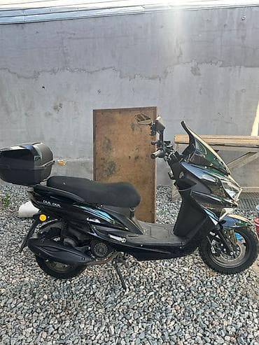 yamaha n max: Скутер (макси-скутер) черного цвета Особенности и комплектация: - — 7