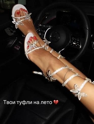 обувь 24: Белые вечерние босоножки с ремешками-спиралями и кристаллами - — 1