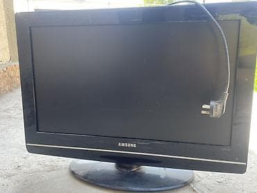 microsoft xbox: Черный телевизор AMSUNG с плоским экраном, оснащенный стандартным — 1