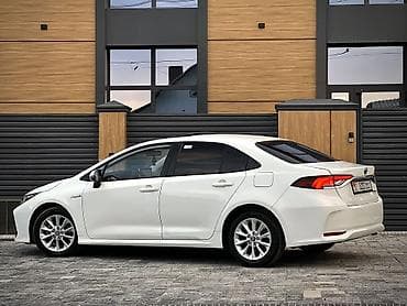 prius v: Toyota Corolla: 2020 г., 1.8 л, Вариатор, Гибрид, Седан — 5